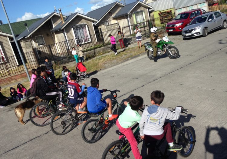 Niños en bicicleta, día del niño