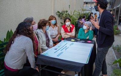 Vecinos y vecinas del condominio Losada en Santiago revisaron las problemáticas y necesidades para construir una mejor comunidad